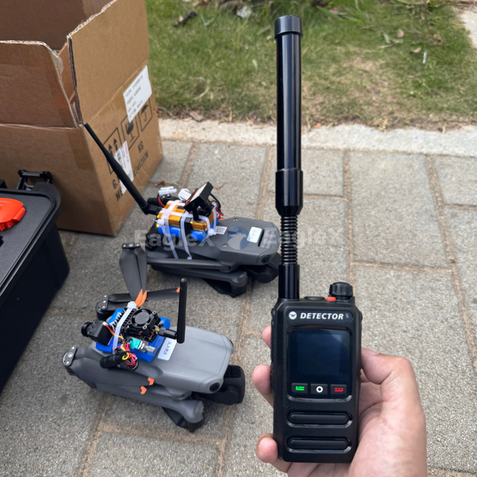 1500m-2000m 早期警告 手持ちのFPVドローン検出器 800MHz 1500MHz 2400MHz 5800MHz 2