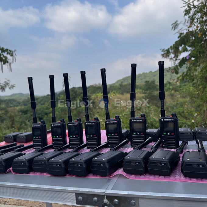 1500m-2000m 早期警告 手持ちのFPVドローン検出器 800MHz 1500MHz 2400MHz 5800MHz 3