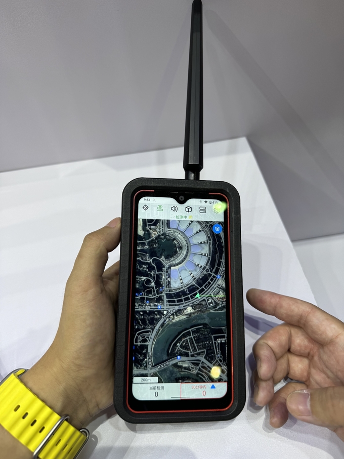 900MHz 2.4GHz 5.8GHz 3000Mhz ハンドヘルドドローン検出器 3KM検出 0