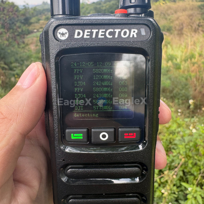 1500m-2000m 早期警告 手持ちのFPVドローン検出器 800MHz 1500MHz 2400MHz 5800MHz 0